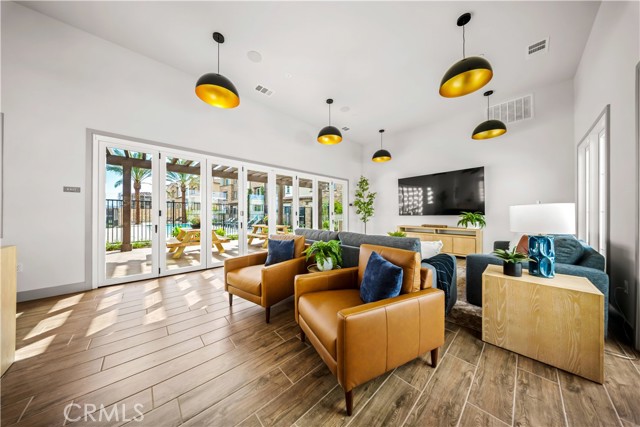 Detail Gallery Image 21 of 26 For 557 via Vallarta, Camarillo,  CA 93012 - 3 Beds | 2/2 Baths