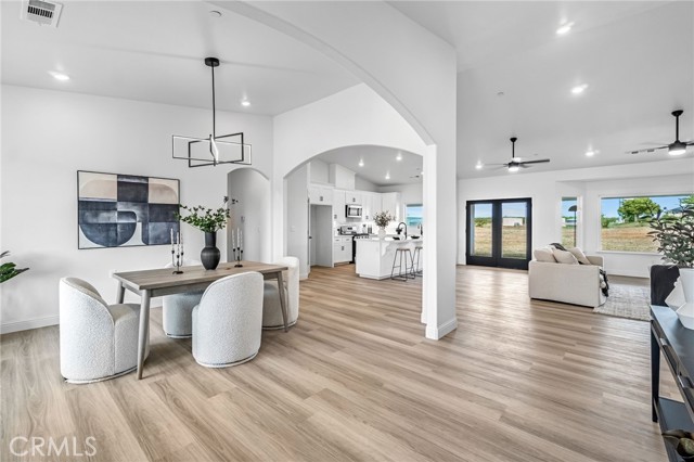 Detail Gallery Image 6 of 38 For 21035 Forest Glen, Madera,  CA 93638 - 4 Beds | 3 Baths