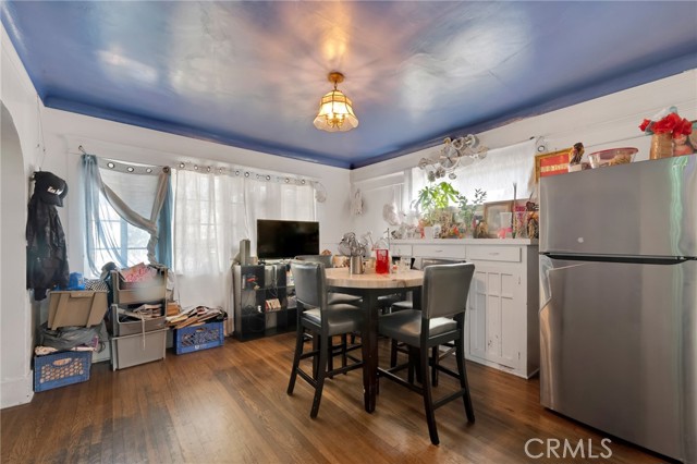 2621 Vineyard Avenue, Los Angeles CA: https://media.crmls.org/medias/27c4825c-947b-4a7c-b547-6e2a3168553e.jpg