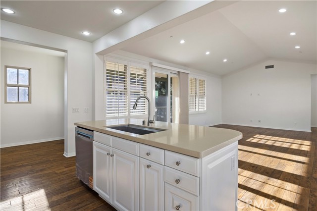 Detail Gallery Image 12 of 39 For 60 Peony, Irvine,  CA 92618 - 2 Beds | 2/1 Baths