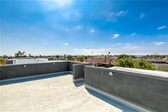 Detail Gallery Image 33 of 38 For 2068 Maple Ave #C,  Costa Mesa,  CA 92627 - 2 Beds | 2/1 Baths