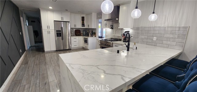 Detail Gallery Image 4 of 5 For 815 W Francis St, Corona,  CA 92882 - 4 Beds | 2 Baths