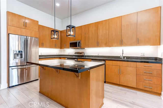 Detail Gallery Image 7 of 15 For 3223 W 6th St #306,  Los Angeles,  CA 90020 - 2 Beds | 2 Baths