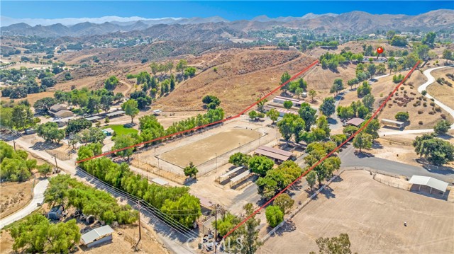 30505 Sloan Canyon Road, Castaic CA: https://media.crmls.org/medias/27c5c1b8-74ef-4107-a50f-654e54225898.jpg