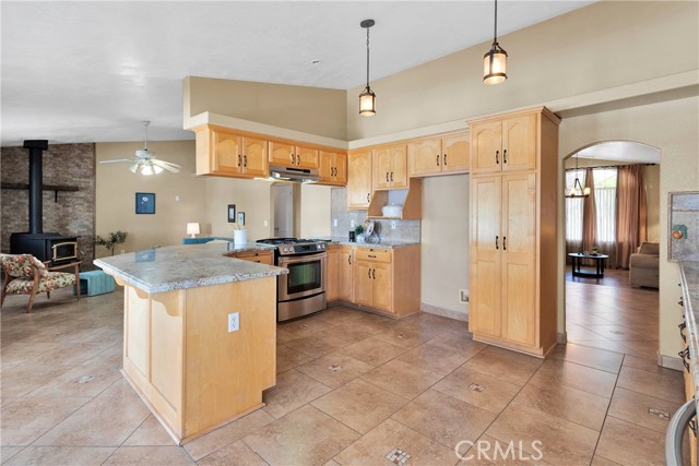 Detail Gallery Image 13 of 64 For 16158 Rimrock Rd, Apple Valley,  CA 92307 - 4 Beds | 2/1 Baths