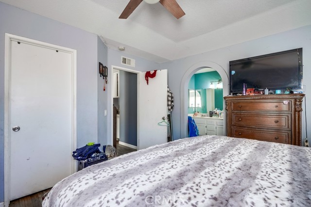 11484 Lime Orchard Lane, Fontana CA: https://media.crmls.org/medias/27c62751-5012-498e-a2b9-aa7efec3add9.jpg