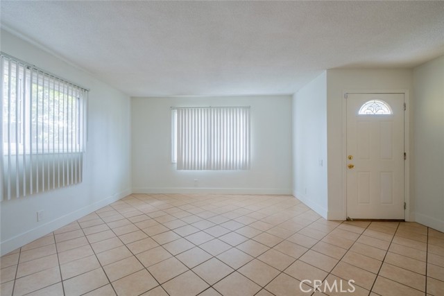 Detail Gallery Image 6 of 30 For 6933 Fallbrook Ave, West Hills,  CA 91307 - 3 Beds | 2 Baths
