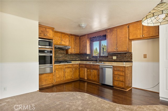 Detail Gallery Image 6 of 25 For 2560 Oak Dr, Running Springs,  CA 92382 - 3 Beds | 2 Baths