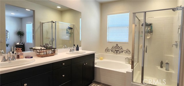 22013 Barrington Way, Saugus CA: https://media.crmls.org/medias/27c75f52-5a4c-4a26-bd10-6dfcaf88fd1b.jpg