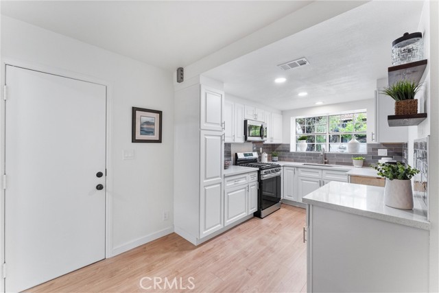 2514 Monte Carlo Drive, Santa Ana CA: https://media.crmls.org/medias/27c78b0d-7523-4bd1-8a26-a715d9007d31.jpg