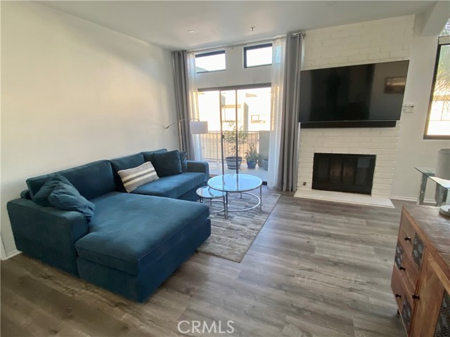 17722 Sergio Cir, Huntington Beach CA: https://media.crmls.org/medias/27c7dfe6-3108-455b-824a-a27d95d62e85.jpg