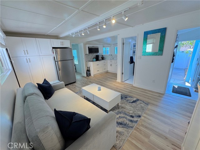 726 1/2 Esplanade, Redondo Beach CA: https://media.crmls.org/medias/27c7f43e-8808-4843-bf95-1bd2a46cdbac.jpg