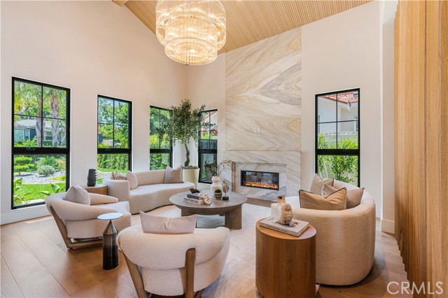 Detail Gallery Image 4 of 37 For 16711 Moorpark St, Encino,  CA 91436 - 6 Beds | 6/1 Baths