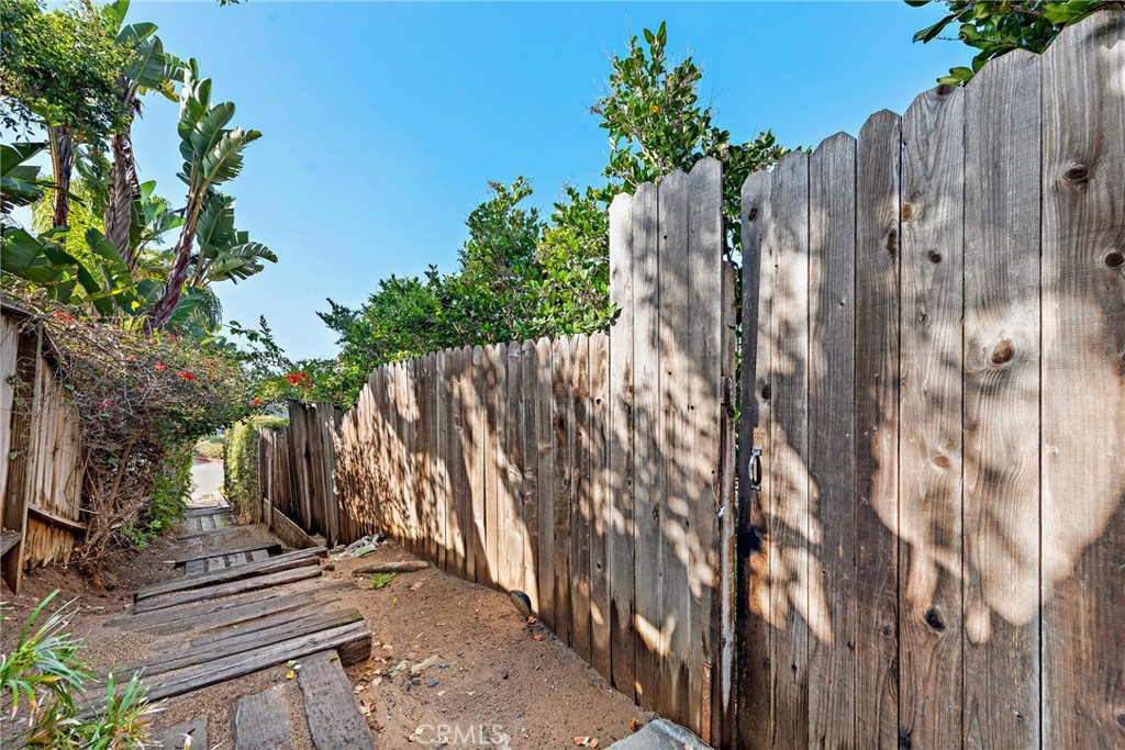 27c8d092 5a33 40f6 B23b D7e1a2183151