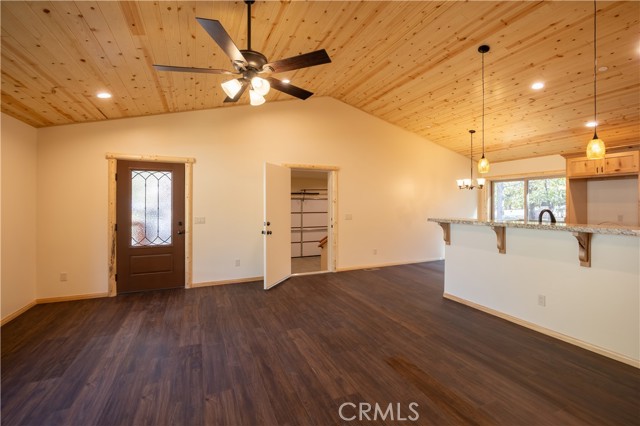 418 Los Angeles Avenue, Sugarloaf CA: https://media.crmls.org/medias/27c9db24-41e9-4584-bb73-f0c83eedec42.jpg