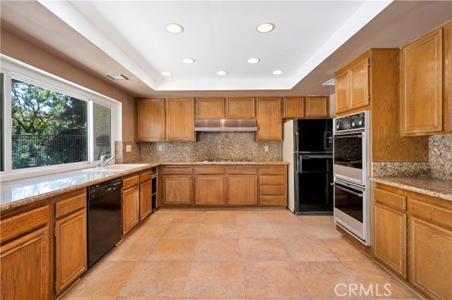 3944 Corte Cancion, Thousand Oaks CA: https://media.crmls.org/medias/27c9e932-e2d7-4d36-9132-b73ffc9b61e4.jpg