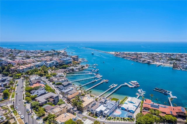 2209 Bayside Drive, Corona del Mar CA: https://media.crmls.org/medias/27ca5d67-a5a1-4561-88cf-d1efcad71911.jpg