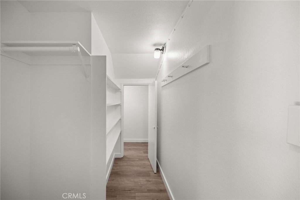 https://media.crmls.org/medias/27ca60bb-00ae-47b8-bb48-4ce9ea1621e0.jpg?preset=X-Large