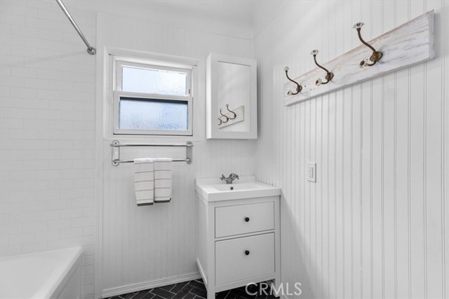 Detail Gallery Image 24 of 33 For 231 27th St, Hermosa Beach,  CA 90254 - 3 Beds | 2 Baths