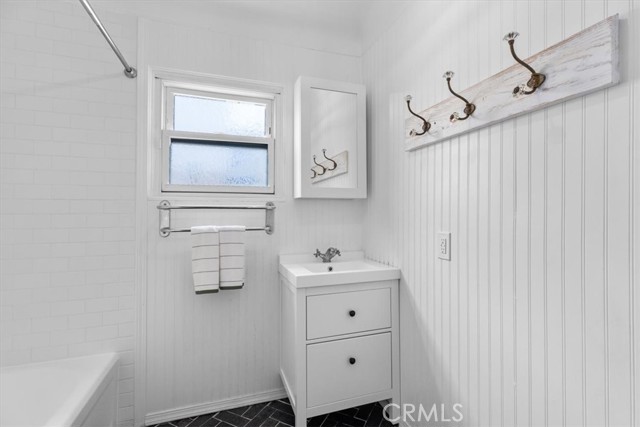 Detail Gallery Image 24 of 33 For 231 27th St, Hermosa Beach,  CA 90254 - 3 Beds | 2 Baths