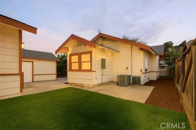 Detail Gallery Image 5 of 19 For 1350 E 8th, Long Beach,  CA 90813 - 2 Beds | 1 Baths