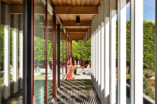 Detail Gallery Image 4 of 32 For 1515 N Tigertail, Los Angeles,  CA 90049 - 3 Beds | 2/1 Baths