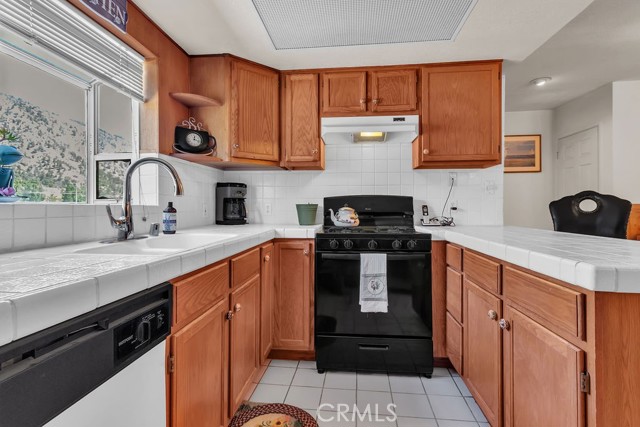 312 Border Street, Frazier Park CA: https://media.crmls.org/medias/27cbd5f7-cd40-4d9e-86e4-465f15b74510.jpg