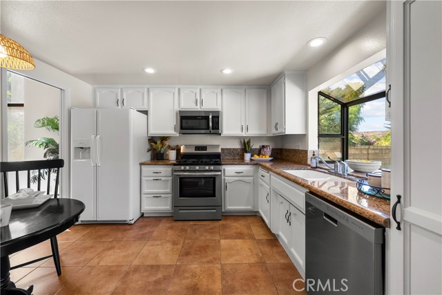 Detail Gallery Image 12 of 35 For 20557 Jay Carroll Drive, Saugus,  CA 91350 - 4 Beds | 2 Baths