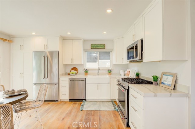 401 18th Street, Manhattan Beach, California 90266, 5 Bedrooms Bedrooms, ,2 BathroomsBathrooms,Residential,Sold,18th,SB22140138