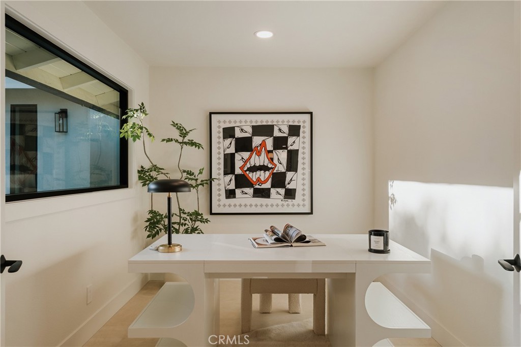 https://media.crmls.org/medias/27cc7e48-6994-4e30-8bb8-01d96fb23fe6.jpg?preset=X-Large