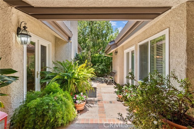 19222 Mayall Street, Northridge CA: https://media.crmls.org/medias/27cca19f-5506-4e82-b118-0fbb1e43ea34.jpg