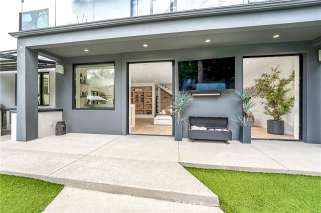 4706 Katherine Avenue, Sherman Oaks CA: https://media.crmls.org/medias/27cca23f-7648-4318-b5b2-b5f3577100ce.jpg