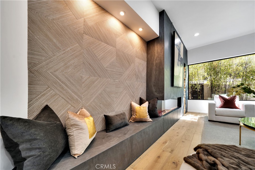 14. 2743 Laurel Canyon Boulevard Los Angeles, CA 90046