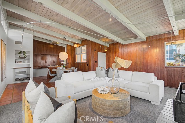 Detail Gallery Image 2 of 45 For 201 Avenue G, Redondo Beach,  CA 90277 - 4 Beds | 3 Baths