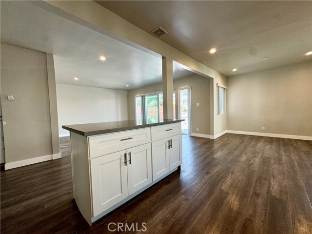 Detail Gallery Image 7 of 23 For 2040 S Sherbourne Dr #1,  Los Angeles,  CA 90034 - 3 Beds | 2 Baths