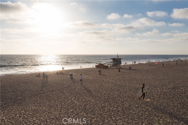 300 19TH Street, Manhattan Beach CA: https://media.crmls.org/medias/27ce16b7-2308-4633-a6ed-e61a7b23f884.jpg