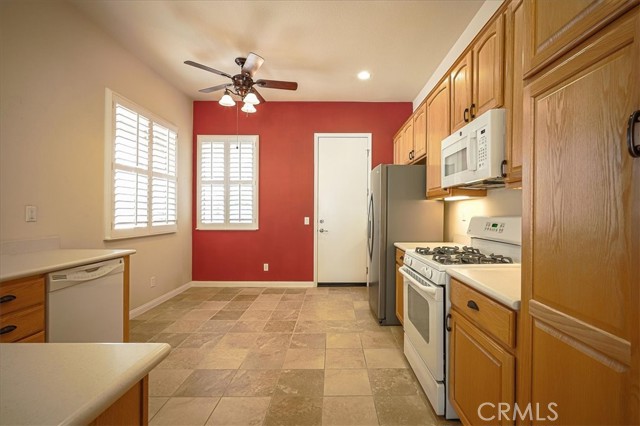 19472 Crystal Springs Lane, Apple Valley CA: https://media.crmls.org/medias/27ce3658-14d4-4330-8f08-ca9a6130fac1.jpg