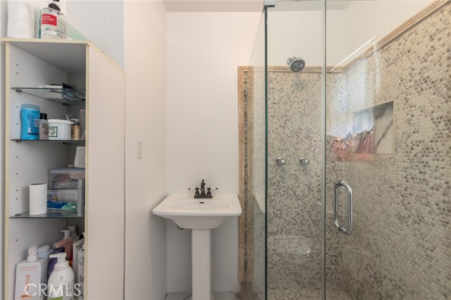 Detail Gallery Image 17 of 27 For 12945 Jefferson Avenue, Hawthorne,  CA 90250 - 3 Beds | 2 Baths