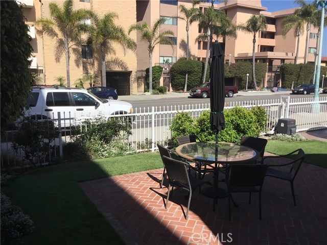 726 Esplanade, Redondo Beach, California 90277, 4 Bedrooms Bedrooms, ,4 BathroomsBathrooms,Residential,Sold,Esplanade,SB21042044