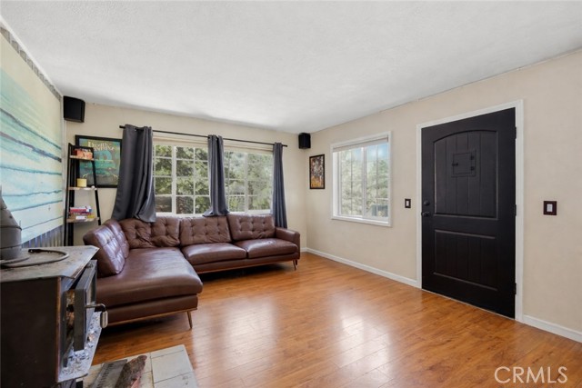 Detail Gallery Image 4 of 24 For 2073 Mojave Scenic, Wrightwood,  CA 92397 - 3 Beds | 3 Baths