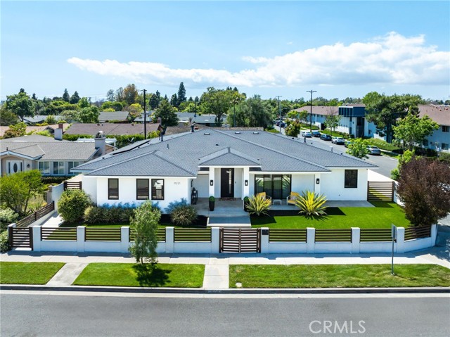 11221 Davenport Road, Rossmoor CA: https://media.crmls.org/medias/27cf0b2f-9f9b-41bc-b82b-dc078825fee3.jpg