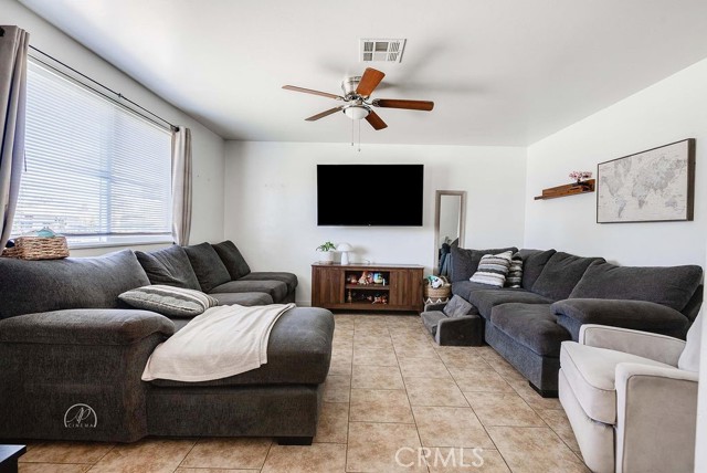 Detail Gallery Image 2 of 18 For 1016 Meredith Dr, Bakersfield,  CA 93304 - 3 Beds | 1 Baths