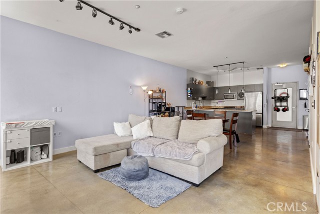 435 West Center Street Promenade, Anaheim CA: https://media.crmls.org/medias/27cfe9be-6caf-48ef-9419-debdd8b0d696.jpg