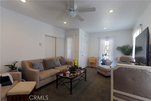 926 Newport Avenue, Long Beach CA: https://media.crmls.org/medias/27cfef16-16ac-4038-8d29-475987a67ce4.jpg