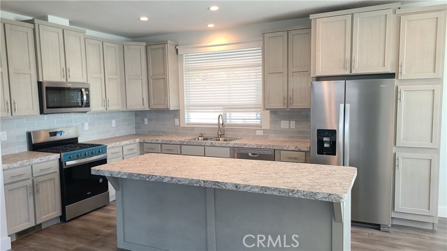 2139 E 4th Street, Ontario CA: https://media.crmls.org/medias/27d13ed4-38a9-4302-8770-c29a12909551.jpg