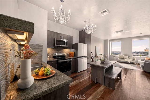 3810 Wilshire Boulevard, Los Angeles CA: https://media.crmls.org/medias/27d22663-1fc4-4769-bf09-e74160104972.jpg