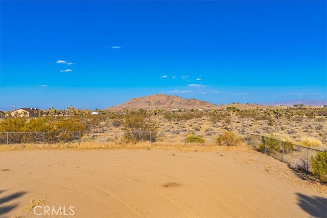 Detail Gallery Image 32 of 43 For 59099 Henderson Dr, Yucca Valley,  CA 92284 - 3 Beds | 2 Baths