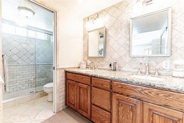 Dual sinks and medicine cabinets