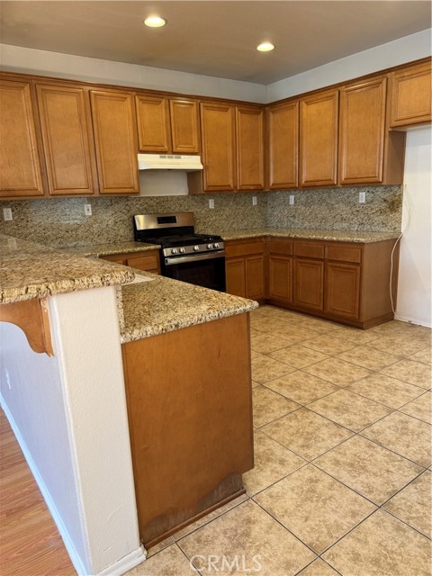 Detail Gallery Image 3 of 19 For 11946 Russell Ct, Victorville,  CA 92392 - 3 Beds | 2 Baths