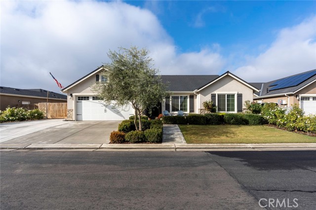 Detail Gallery Image 2 of 66 For 1765 Clearwater St, Tulare,  CA 93274 - 4 Beds | 2 Baths